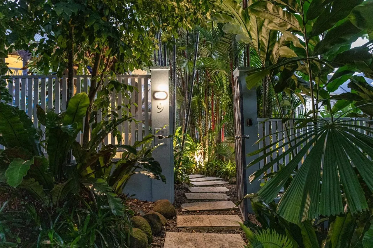 Villa Courtyard On Murphy Port Douglas